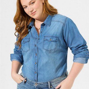 Torrid NWT Taylor Medium Wash Denim Button-Down Shirt